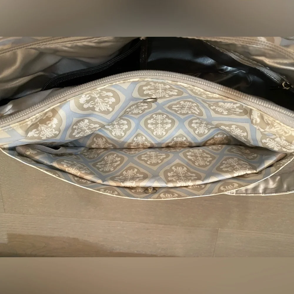 NWOT, Ju-Ju-Be HoboBe Bag in beautiful damask pattern!